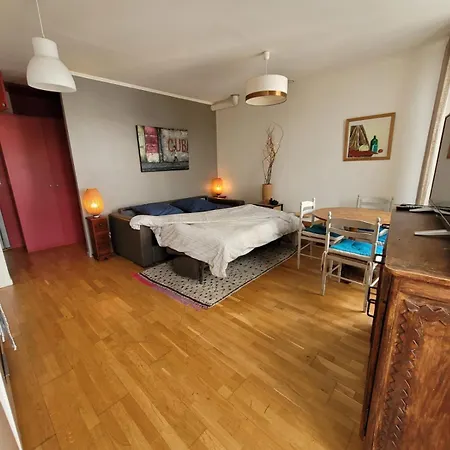 Village Oberkampf Apartment