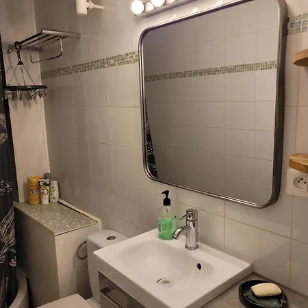 Village Oberkampf Apartment